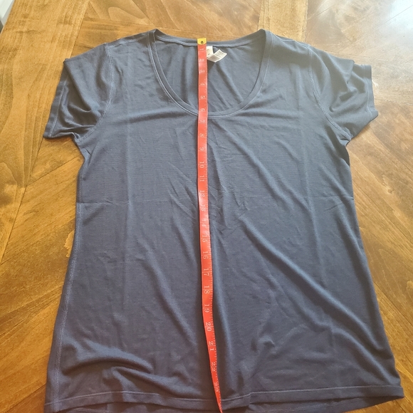 Amazon Essentials Core 10  Women's Classic Fit Short Sleeve Scoop Neck T-Shirt - Picture 12 of 14